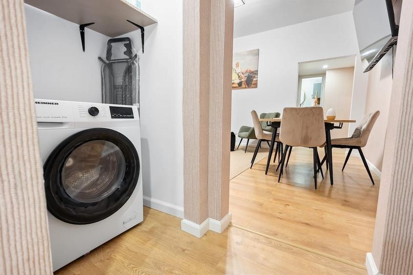 Apartament cu 5 camere decomandat, mobilat în Magheru