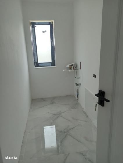 Casă cu 4 camere cu Teren 658 Mp în Ștefănești