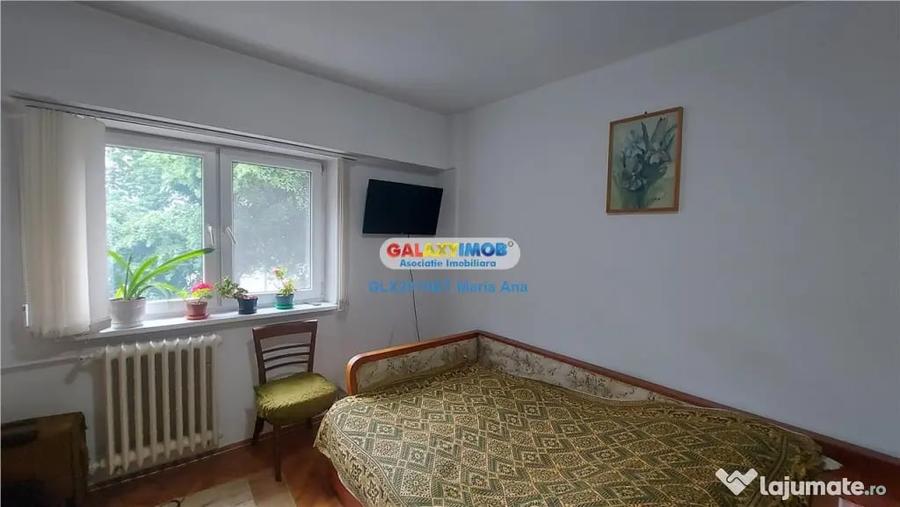Apartament cu 3 camere semidecomandat în Central