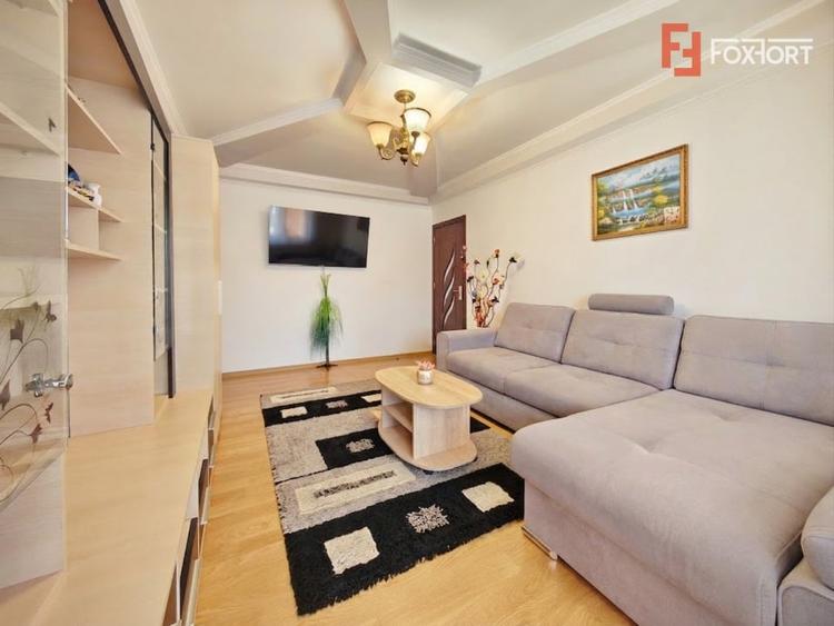 Apartament cu 3 camere semidecomandat, mobilat în Girocului