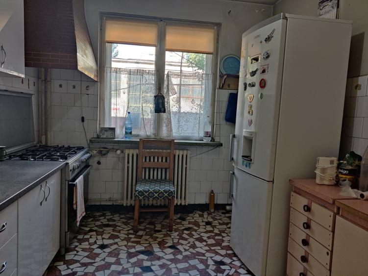 Casă individuală cu 6 camere cu Canalizare în Brâncoveanu
