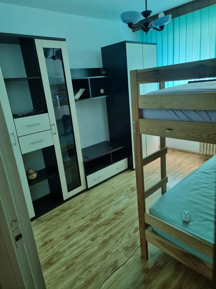 Apartament cu 3 camere decomandat în Drumul Taberei