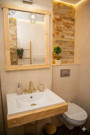 Apartament cu 3 camere decomandat în Central