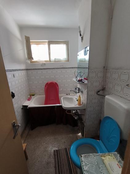 Apartament cu 3 camere semidecomandat în Baraolt