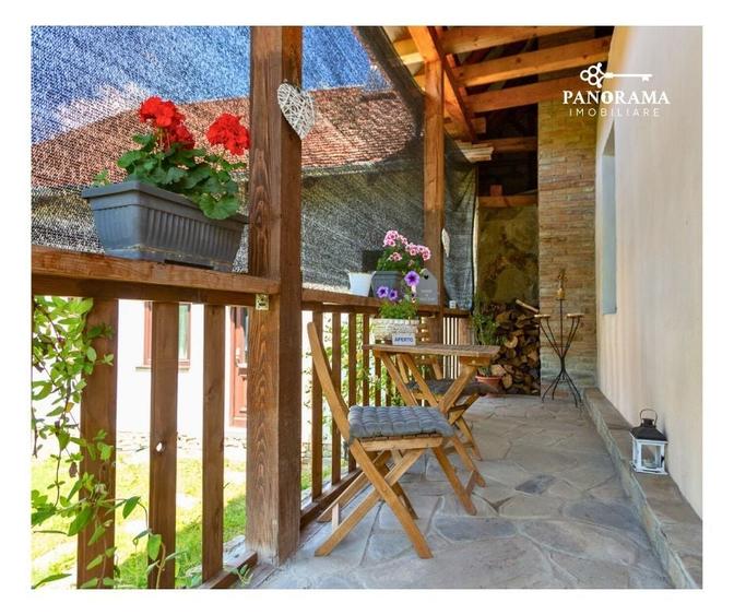 Casă individuală cu 4 camere cu Canalizare în Saschiz
