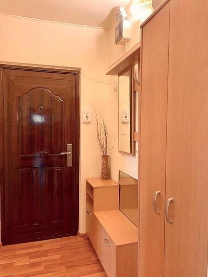 Apartament cu 3 camere semidecomandat, mobilat în Alexandru cel Bun
