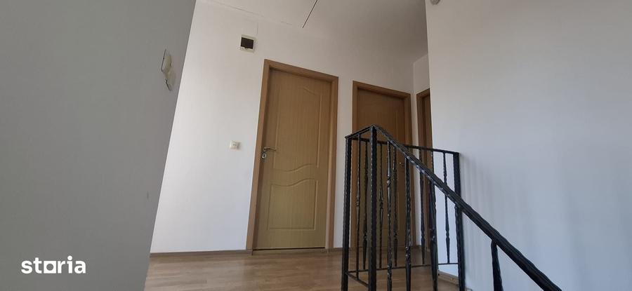 Casă cu 8 camere cu Teren 776 Mp în Central