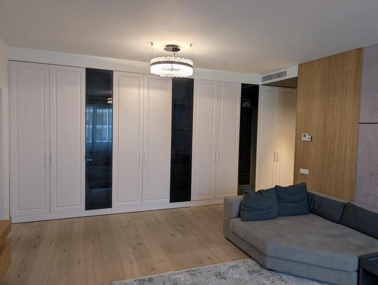 Apartament cu 3 camere semidecomandat în Aviației