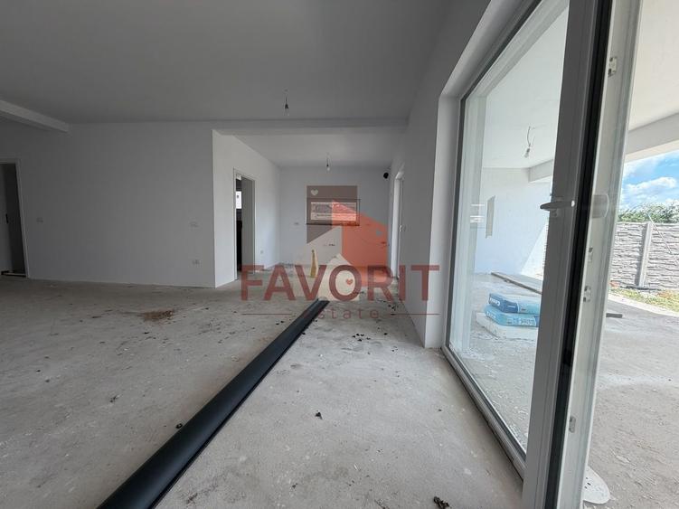 Casă individuală cu 3 camere cu Canalizare în Sânandrei