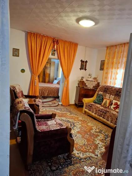 Casă cu 4 camere în Ghioroc
