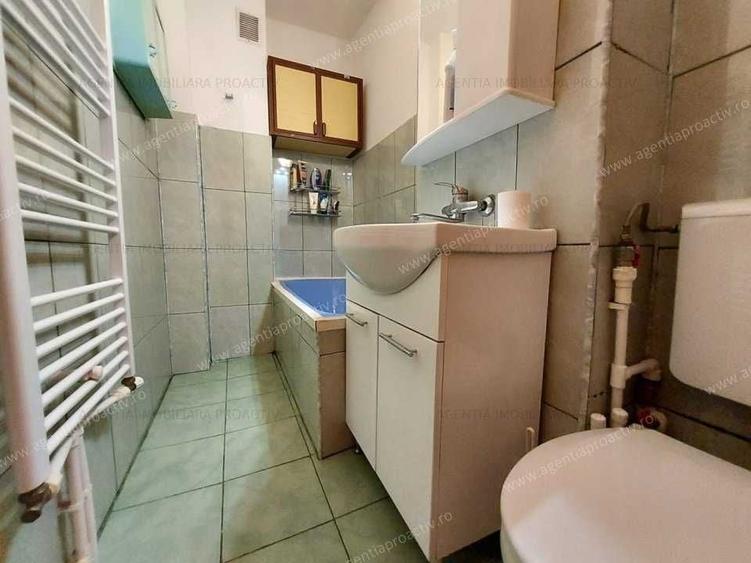 Garsonieră decomandată în Central