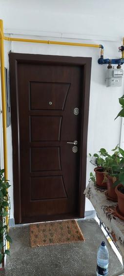 Apartament cu 3 camere decomandat în Micro 16