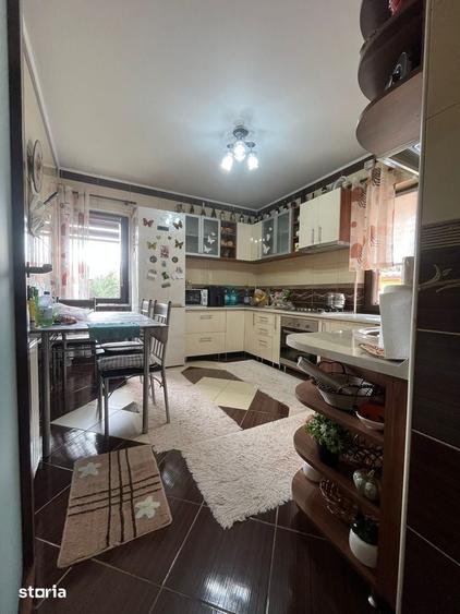 Casă cu 5 camere cu Teren 250 Mp în Berceni