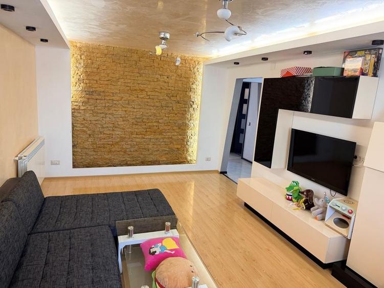 Apartament cu 3 camere decomandat în Dorobanți 1