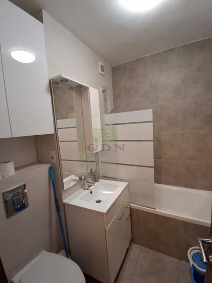Apartament cu 3 camere decomandat, mobilat în Central