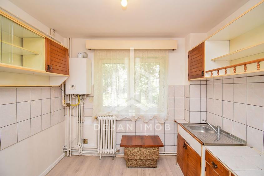 Apartament cu 2 camere semidecomandat în Simeria