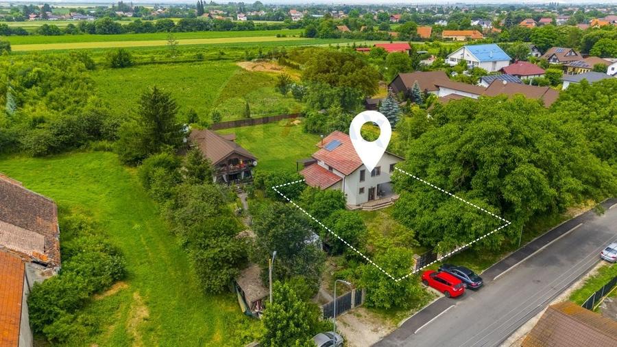 Casă individuală cu 4 camere cu Teren 784 Mp în Stupini