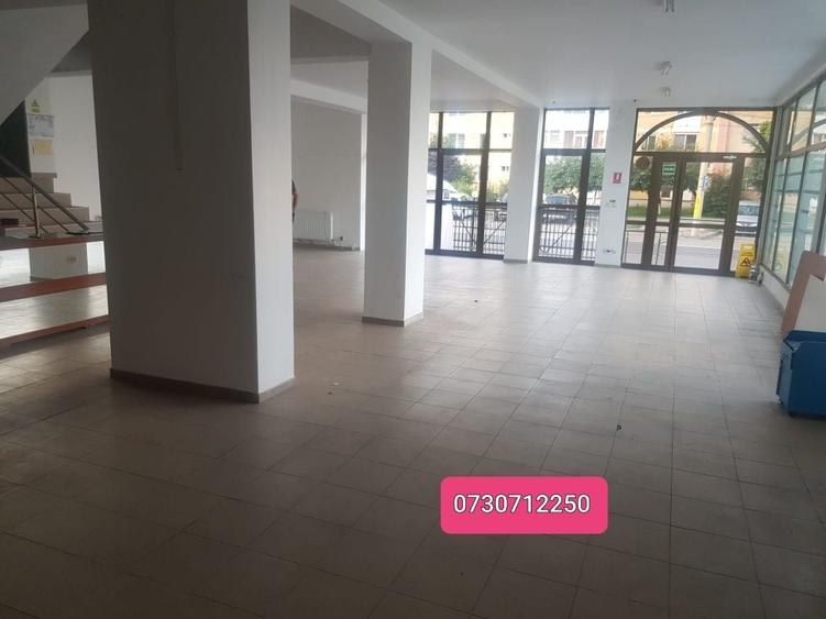 Spațiu comercial, de 300 mp, în Central