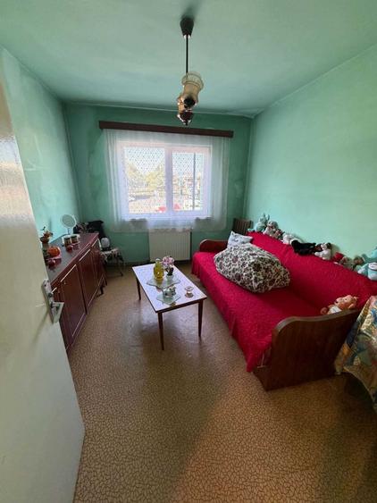 Apartament cu 3 camere decomandat în Exterior Vest