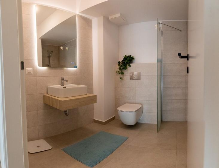 Apartament cu 3 camere decomandat, mobilat în 13 Septembrie