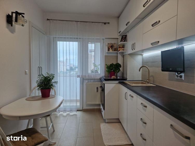 Apartament cu 3 camere decomandat în Republicii