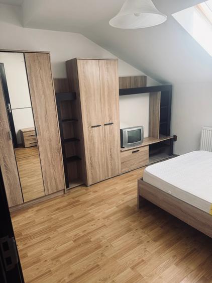 Apartament cu 3 camere semidecomandat în Chișoda