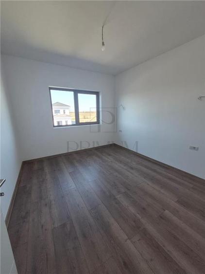 Duplex cu 4 camere cu Canalizare în Moșnița Veche