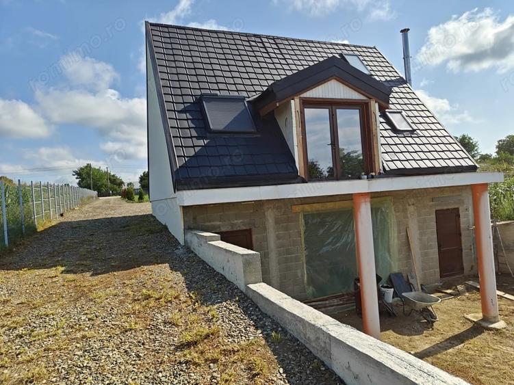 Casă cu Teren 1911 Mp în Vârfu Câmpului