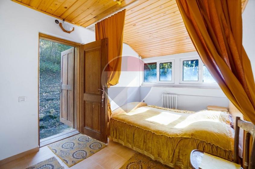 Casă individuală cu 6 camere cu Teren 5178 Mp în Vâlcele