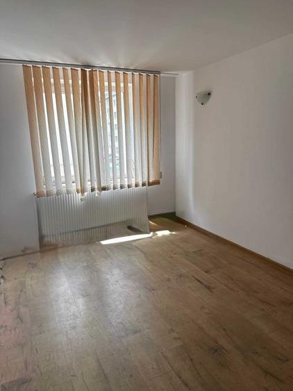 Apartament 4 camere de vanzare - Beclean - 10