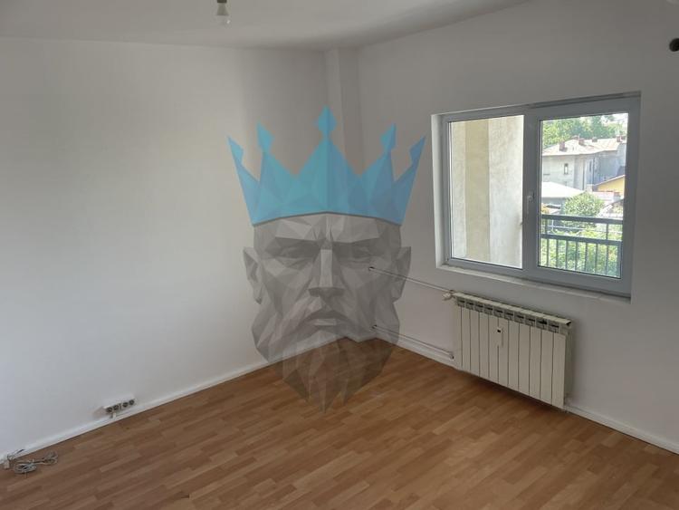 Apartament cu 3 camere decomandat în P-ța Alba Iulia