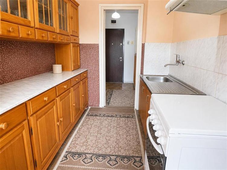 Apartament cu 3 camere decomandat în Libertății