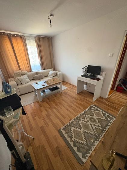 Apartament cu 3 camere semidecomandat în Șagului