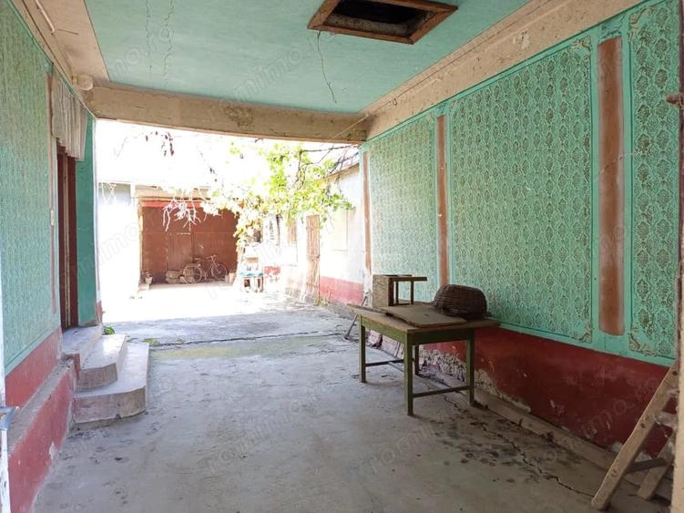 Casă cu 5 camere cu Teren 1439 Mp în Iam