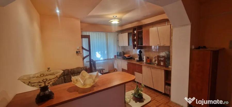 Apartament cu 3 camere decomandat în 1 Mai