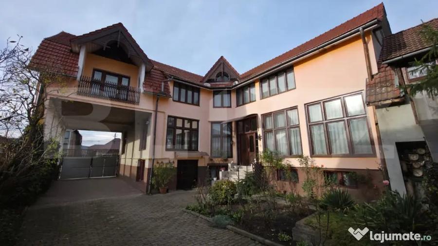 Casă cu 5 camere cu Teren 1900 Mp în Central