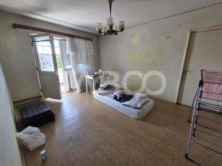 Apartament cu 3 camere semidecomandat în Central