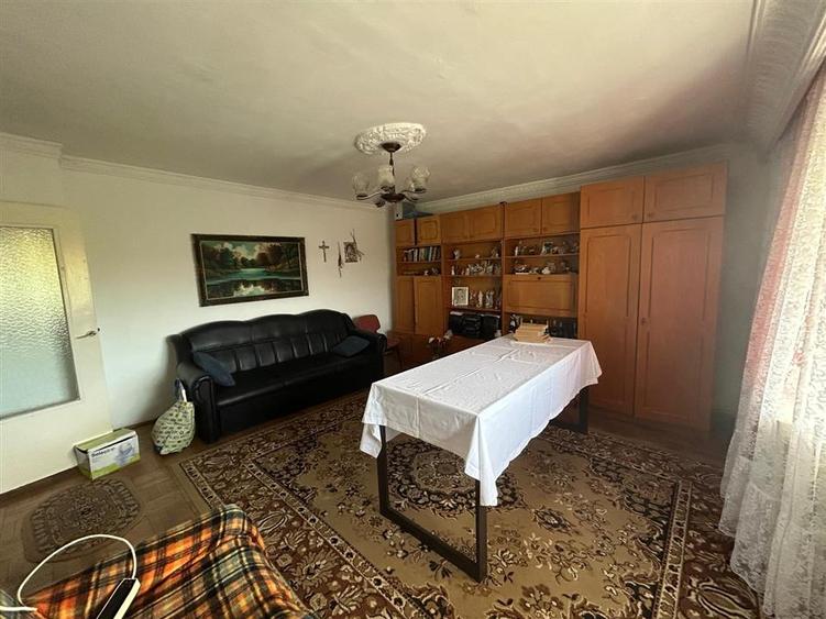 Apartament cu 4 camere decomandat în Central