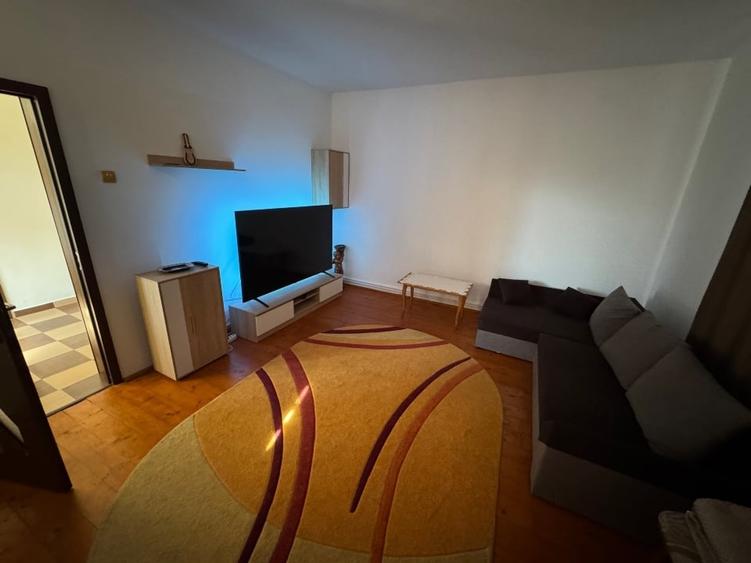 Casă individuală cu 5 camere cu Canalizare în Central
