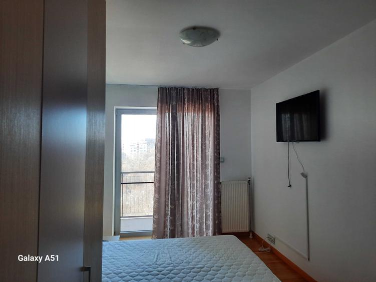 Apartament cu 3 camere decomandat în Splaiul Unirii