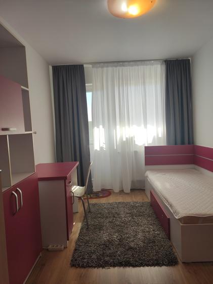 Apartament cu 3 camere decomandat în Boema