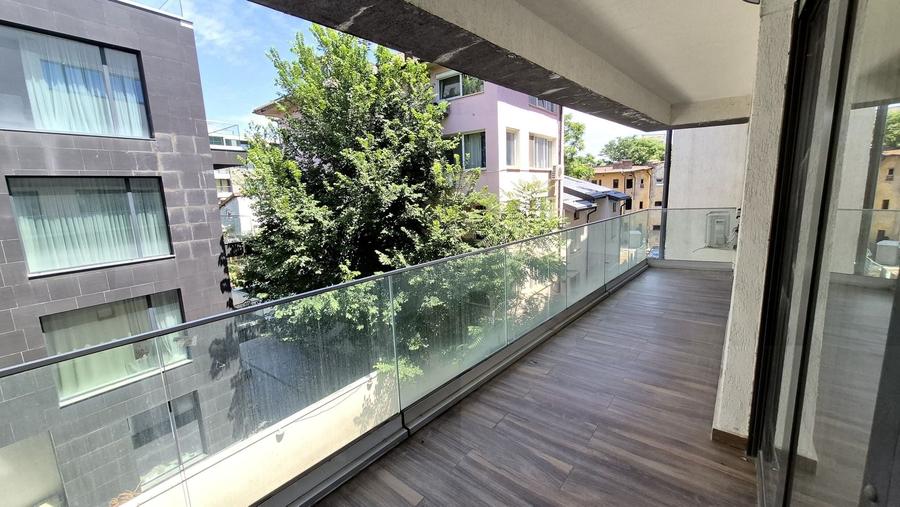 Apartament cu 3 camere decomandat în Dorobanți