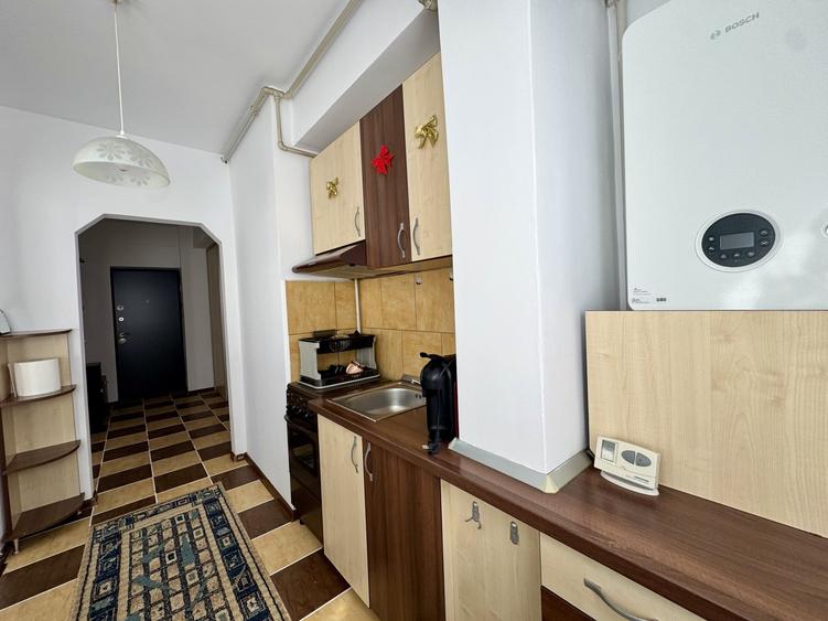 Apartament cu 3 camere decomandat, mobilat în Florești