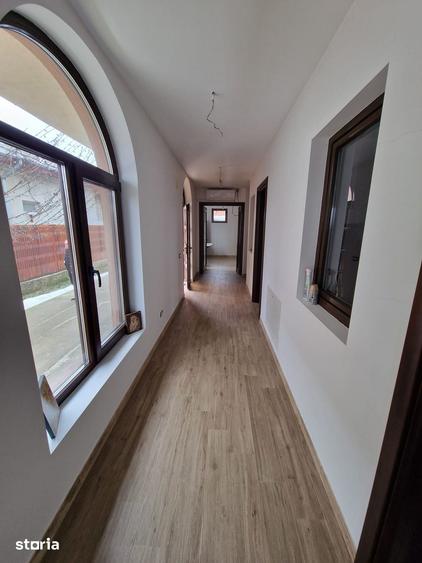 Casă cu 3 camere cu Teren 2722 Mp în Vidra