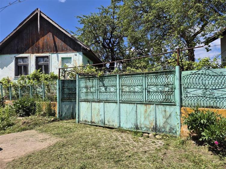 Casă individuală cu 2 camere cu Teren 2112 Mp în Sângătin