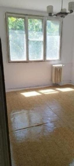 Apartament cu 3 camere semidecomandat în Berceni