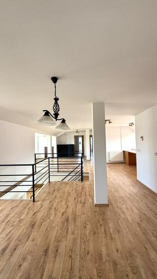 Apartament cu 4 camere decomandat, mobilat în Girocului