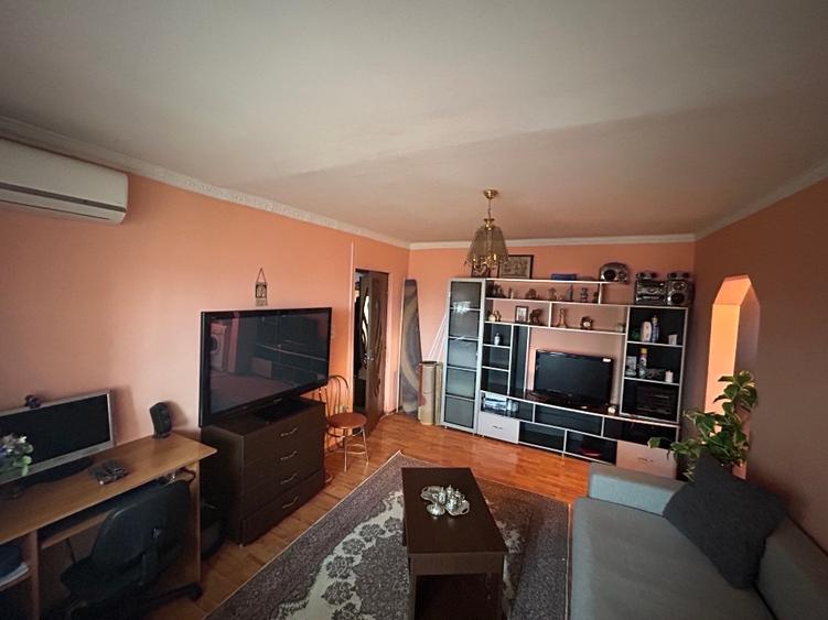 Apartament cu 2 camere semidecomandat, mobilat în Nord