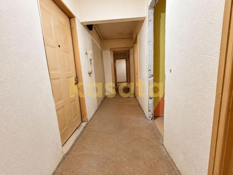 Apartament cu 3 camere decomandat în Vitan