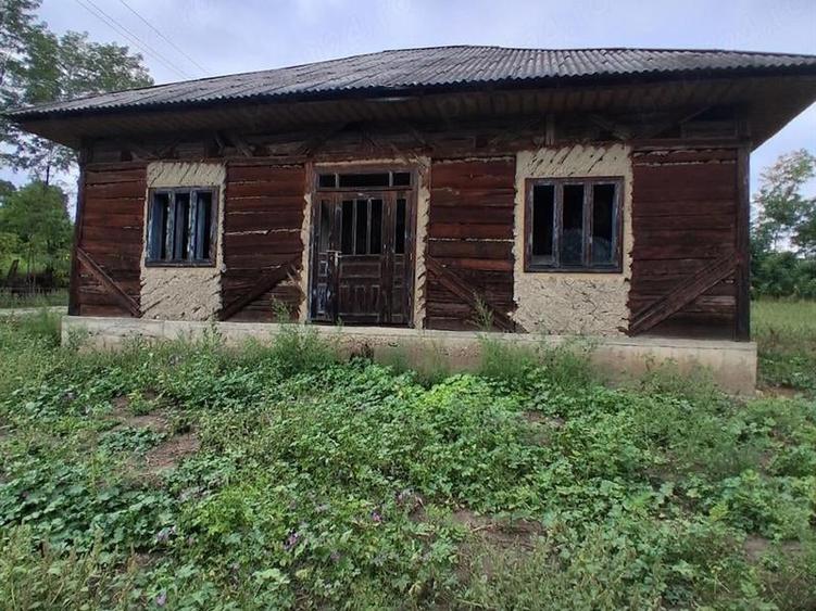 Casă individuală cu 4 camere cu Teren 1900 Mp în Horodniceni